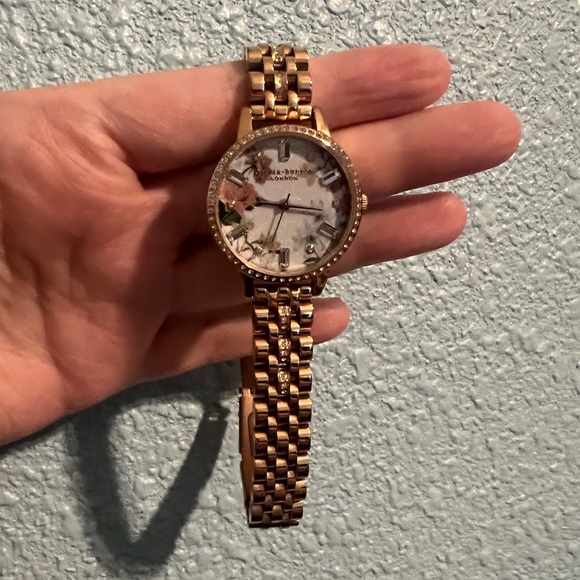 BEAUTIFUL gently used floral gold Olivia Burton watch! Retailed approx $230.00. - Picture 6 of 7